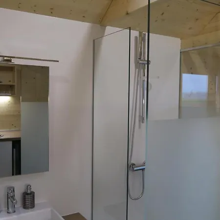 Apartma, Glamping Na Koncu Vasi Holiday home Ljutomer