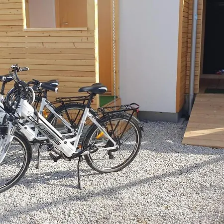 Apartma, Glamping Na Koncu Vasi Holiday home